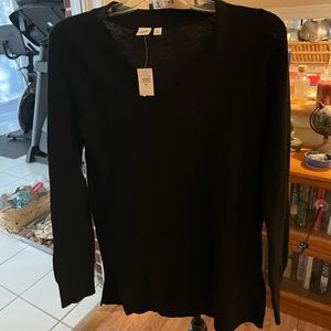 XS NWT black Vneck Tunic length sweater